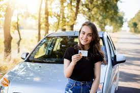 uno de nuestros clientes con su licencia de conducir